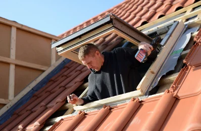 Pose de fenêtres de toit Velux à Tournières